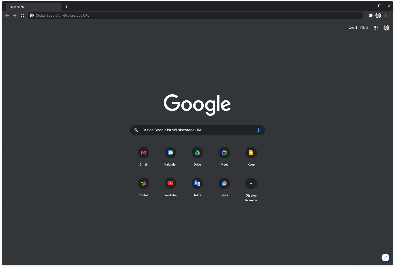 Tumedas režiimis Chrome’i brauseriaken, kus on kuvatud sait Google.com.